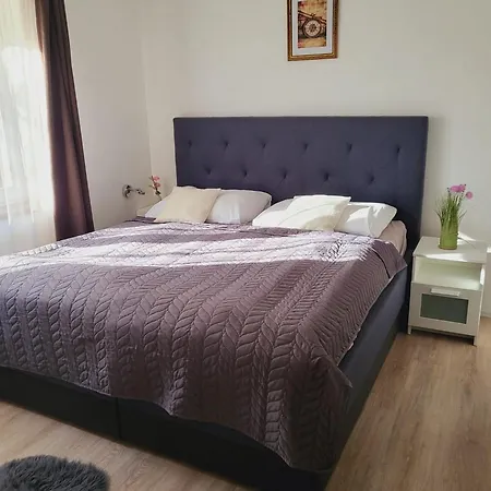 Oliver Apartmanhaz Апартаменты Балатонлелле